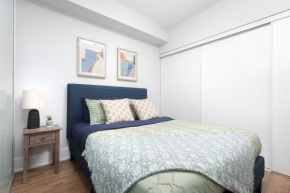 Perfect Condo Sleeps 4 Across from Cn Tower!